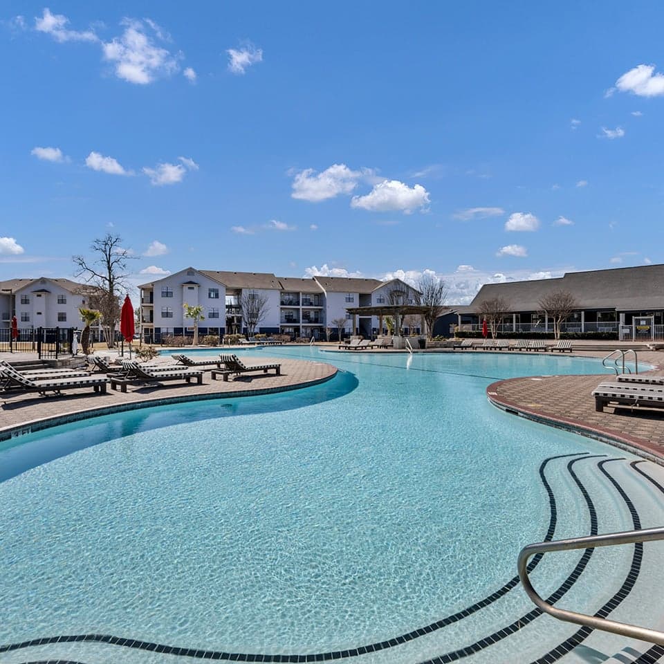 The-London—Amenities—Pool-(6)