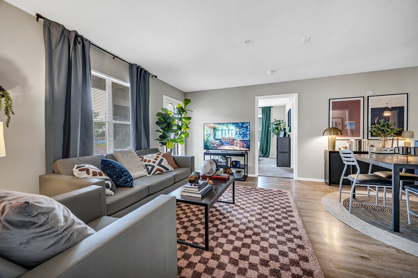 The-London—Model—Living-Room-(5)